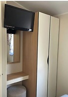 Caravan - Sleeps 6 & Parking