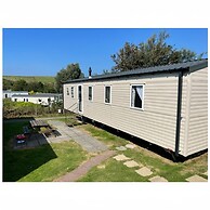 Caravan - Sleeps 6 & Parking