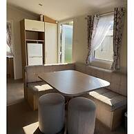 Caravan - Sleeps 6 & Parking