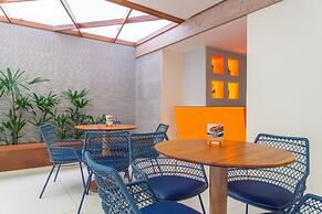 Verano Pajuçara by Tropicalis