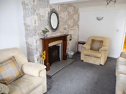 8 Heatons Bridge Road