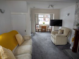 8 Heatons Bridge Road