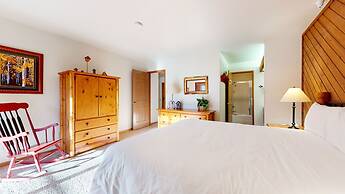 Aspen Creek Shared Amenities - Near Hiking!