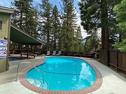 Hidden Valley #027 - Studio w/ Amenities - Walk to Village!