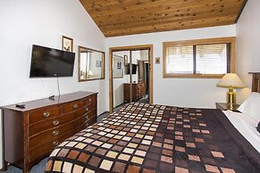 La Vista Blanc #22 - Near Shuttle, BBQ & Pool