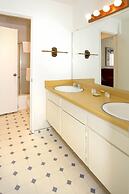 La Vista Blanc #22 - Near Shuttle, BBQ & Pool