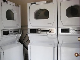 La Residence - Shared Pool, Hot Tub & More!