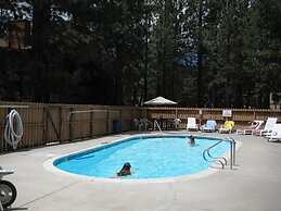 La Residence - Shared Pool, Hot Tub & More!