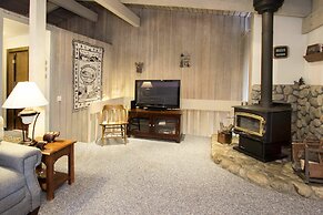 Mammoth Estates - 4 Seasons of Beauty w/ Amenities!