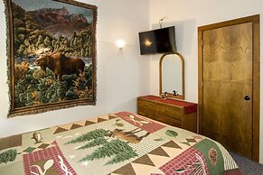 Mammoth Estates - 4 Seasons of Beauty w/ Amenities!