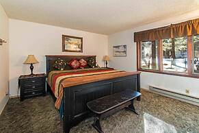 Winterset #02 - Shared Hot Tub & Pool!