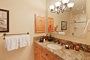 Wulf's Lodge at Olympic Valley Unwind in Hot Tub!