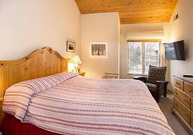 Snowcreek #630 - Near Lakes & Golf!