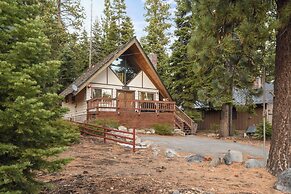 Moose Cabin Year-round Outdoor Fun w/ BBQ