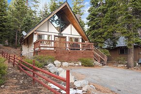 Moose Cabin Year-round Outdoor Fun w/ BBQ