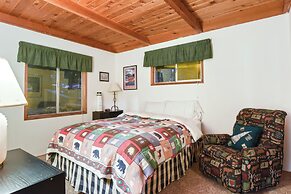Moose Cabin Year-round Outdoor Fun w/ BBQ