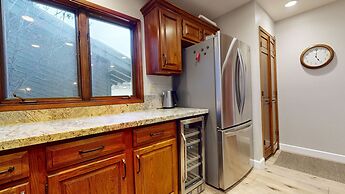 Mammoth Pines #02 - Year-round Activities!