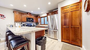 Mammoth Pines #02 - Year-round Activities!