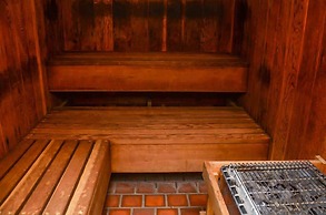 San Sierra #16 - Hot Tub, Sauna, Near Skiing!