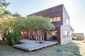 The Sixpence Beach Access Hot Tub