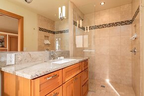 The Sixpence Beach Access Hot Tub