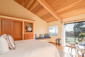 The Sixpence Beach Access Hot Tub