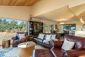 The Sixpence Beach Access Hot Tub