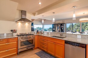 The Sixpence Beach Access Hot Tub