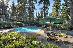 Waters Edge Jewel w/ Lake Views HOA Access!