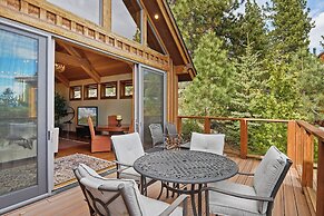 Luxury Mountain Chalet Deck w/ BBQ & Lake Views