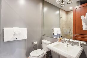 Luxury Mountain Chalet Deck w/ BBQ & Lake Views