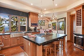 Luxury Mountain Chalet Deck w/ BBQ & Lake Views