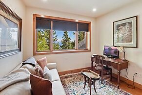 Luxury Mountain Chalet Deck w/ BBQ & Lake Views