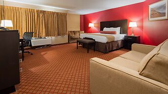 BROADWAY INN & SUITES