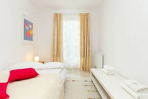 Apartment Harmonia Oliwska by Renters