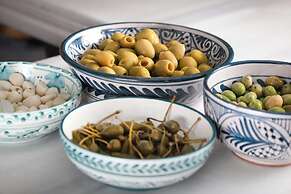 Querencia de Sevilla Autograph Collection