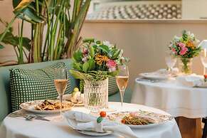 Querencia de Sevilla Autograph Collection