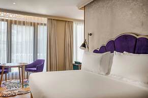 Querencia de Sevilla Autograph Collection