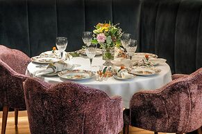 Querencia de Sevilla Autograph Collection