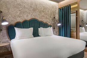 Querencia de Sevilla Autograph Collection