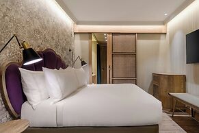 Querencia de Sevilla Autograph Collection