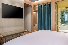 Querencia de Sevilla Autograph Collection