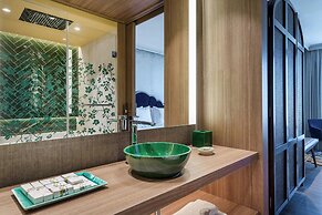 Querencia de Sevilla Autograph Collection