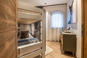 Manali Lodge  by Alpine Resorts