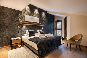 Manali Lodge  by Alpine Resorts