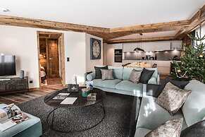 Manali Lodge  by Alpine Resorts