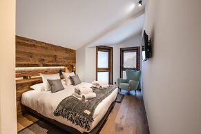 Manali Lodge  by Alpine Resorts