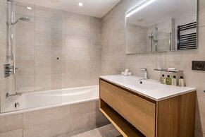 Manali Lodge  by Alpine Resorts