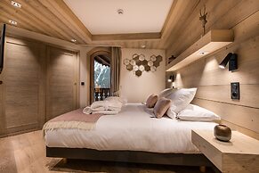 Manali Lodge  by Alpine Resorts