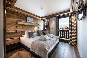 Manali Lodge  by Alpine Resorts